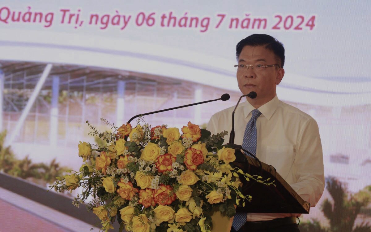 Ph&oacute; Thủ tướng Ch&iacute;nh phủ L&ecirc; Th&agrave;nh Long kỳ vọng dự &aacute;n đầu tư x&acirc;y dựng Cảng h&agrave;ng kh&ocirc;ng Quảng Trị sẽ l&agrave; động lực, bệ ph&oacute;ng "cất c&aacute;nh" đi l&ecirc;n của v&ugrave;ng đất lửa anh h&ugrave;ng, g&oacute;p phần ph&aacute;t triển kinh tế khu vực miền Trung v&agrave; đất nước.